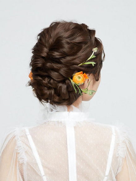 2020年最流行的田园森女系盘发，点亮美发饰品销售新风尚